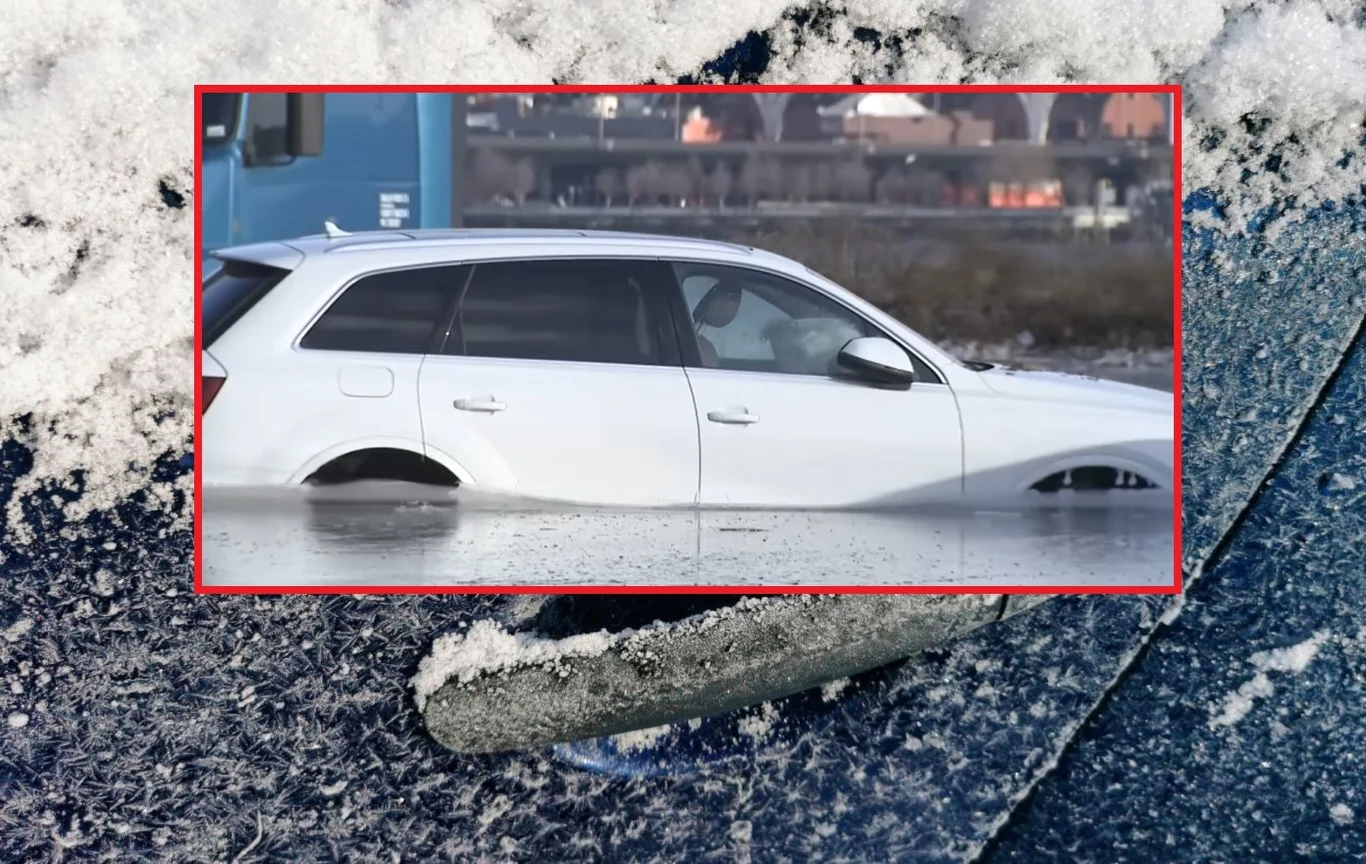 Wskutek powodzi i mrozu samochody utknęły w lodowym więzieniu. Wskutek powodzi i mrozu samochody utknęły w lodowym więzieniu.