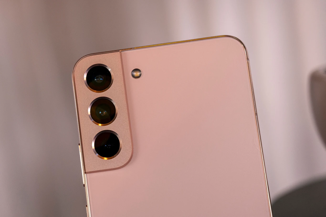 Samsungi z serii Galaxy S23 coraz bliżej. Niewykluczone, że będą bardzo podobne do serii S22 - jeden z telefonów widoczny na zdjęciu Samsungi z serii Galaxy S23 coraz bliżej. Niewykluczone, że będą bardzo podobne do serii S22 - jeden z telefonów widoczny na zdjęciu