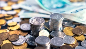 To nie był dobry dzień dla złotego. Polska waluta traciła późnym popołudniem wobec euro, franka szwajcarskiego oraz dolara