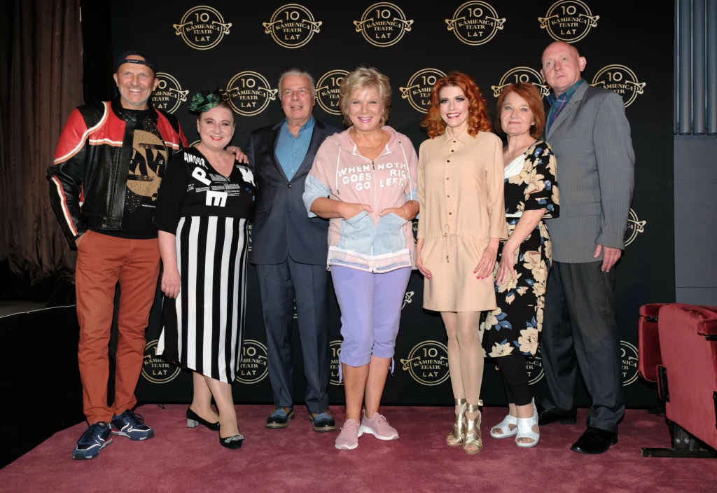 Dorota Kamińska z bratem i aktorami Teatru Kamienica Dorota Kamińska z bratem i aktorami Teatru Kamienica