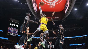 LeBron James w akcji podkoszowej