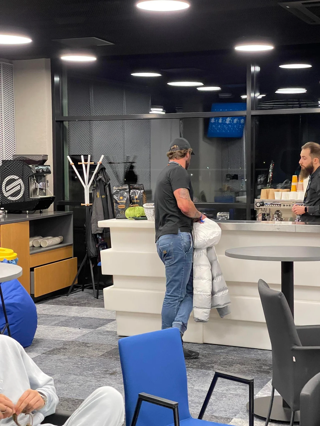 Dariusz Pachut przed Sylwestrem Polsatu wzmacnia się kawką Dariusz Pachut przed Sylwestrem Polsatu wzmacnia się kawką