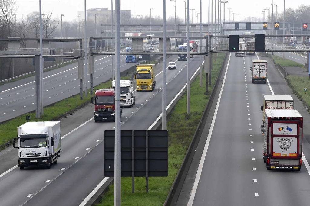 W Belgii trwa nietypowy protest kierowców ciężarówek. "Terroryzują" mieszkańców Gent klaksonami 