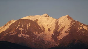 Alpiniści rozbili namiot na Mont Blanc. Mer kurortu złożył skargę