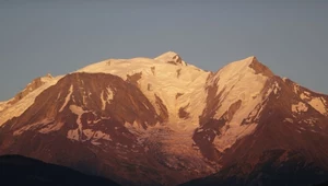 Alpiniści rozbili namiot na Mont Blanc. Mer kurortu złożył skargę