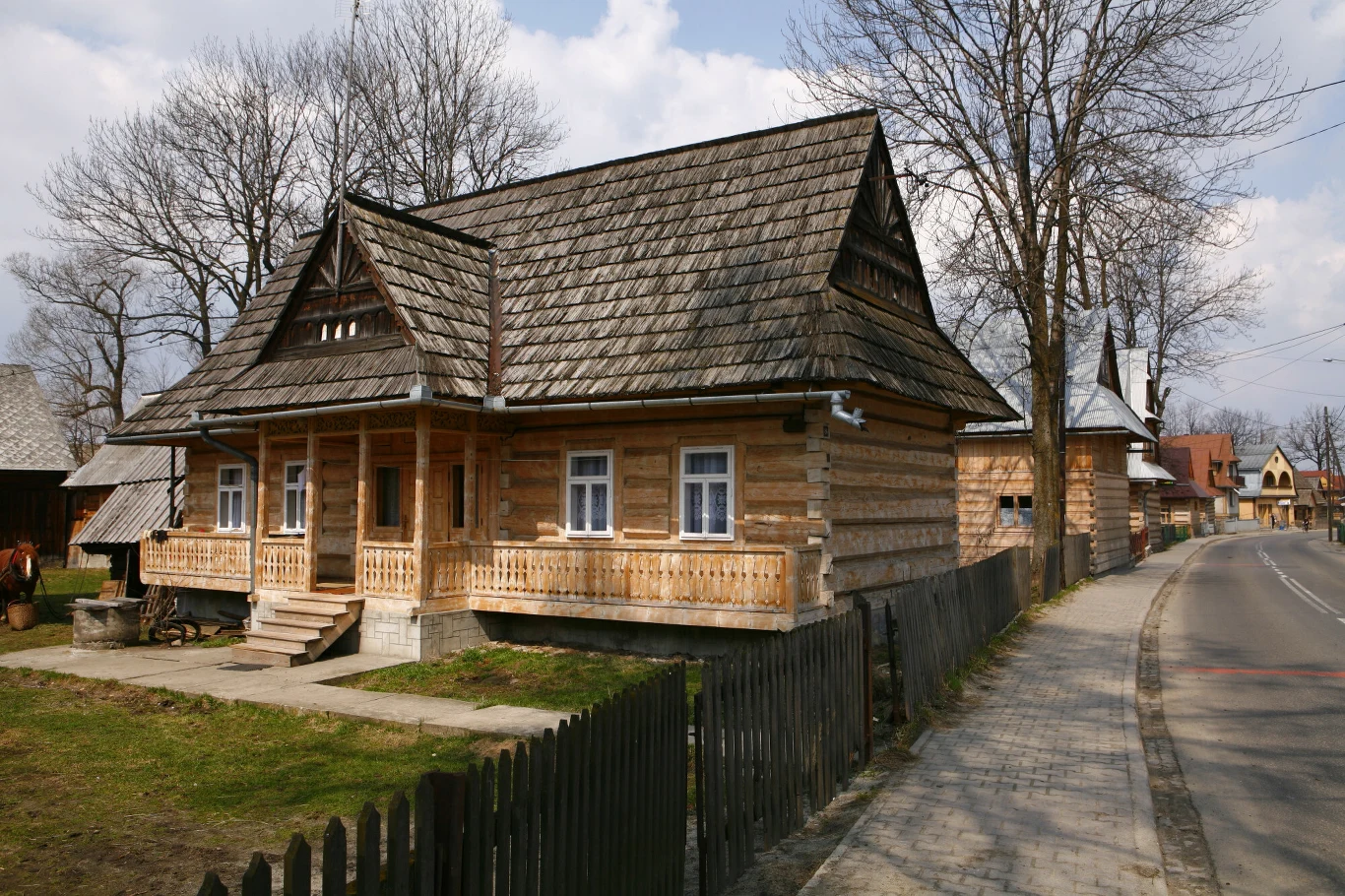 Chochołów składa się prawie w całości z oryginalnych chałup góralskich