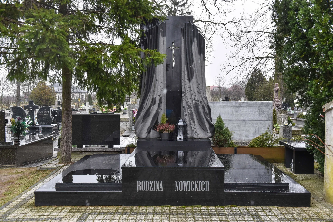 Grób rodziny Nowickich Grób rodziny Nowickich