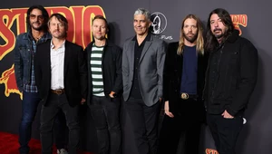 Foo Fighters zaledwie na miesiąc przed śmiercią Taylora Hawkinsa (drugi od prawej)