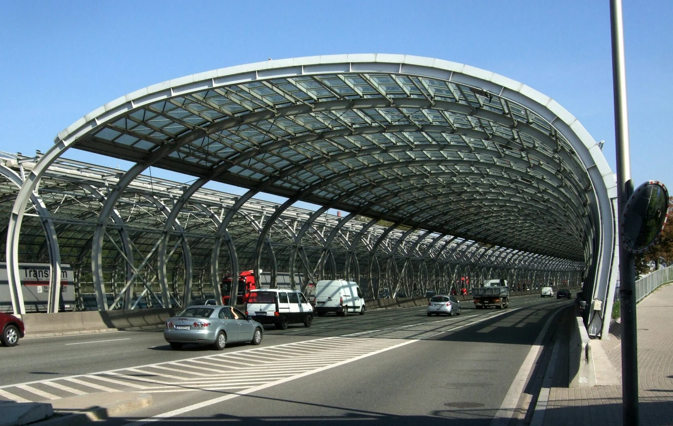 Tunel dźwiękochłonny na drodze ekspresowej S8.