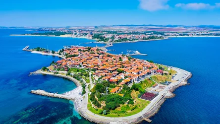 Bułgaria to nie tylko piaszczyste plaże i piękna pogoda, ale również wspaniałe zabytki, np. Nesebyr