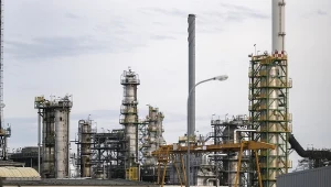 Zakłady przetwórstwa ropy naftowej Schwedt nad Odrą. Niemcy wstrzymały na przełomie roku cały import ropy naftowej z Rosji