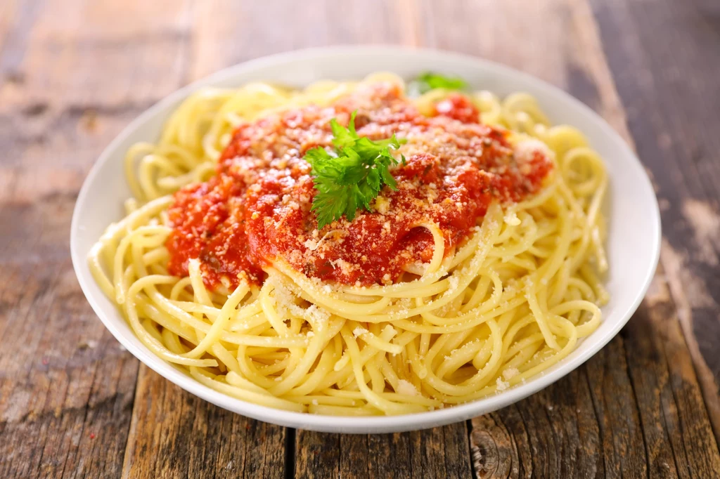 Pozostały sos do spaghetti przechowuj w lodówce, by nie stracił swojej świeżości