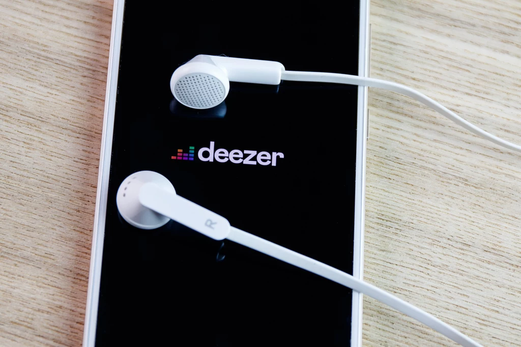 W apce Deezer zainstalowano dobrze oznaczoną wyszukiwarkę SongCatcher.