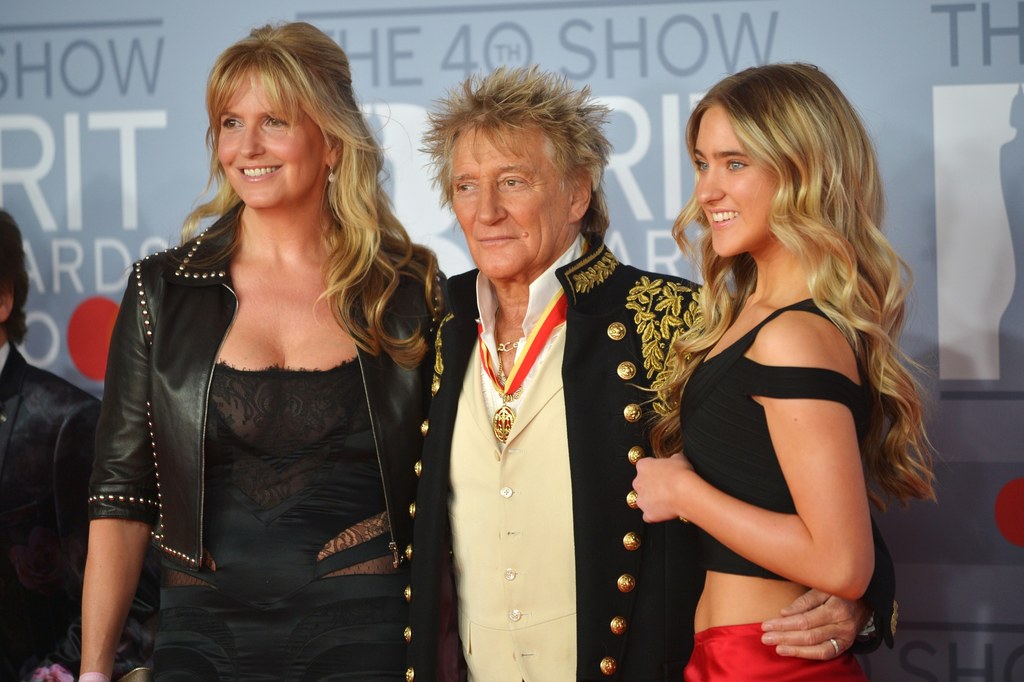 Rod Stewart z żoną: Penny Lancaster (z lewej) i córką: Ruby Stewart (z prawej)