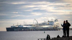Dostawa skroplonego gazu ziemnego LNG do pływającego terminala w Wilhelmshaven, Dolna Saksonia. Nz. tankowiec "Maria Energy", 3.01.2023 r.