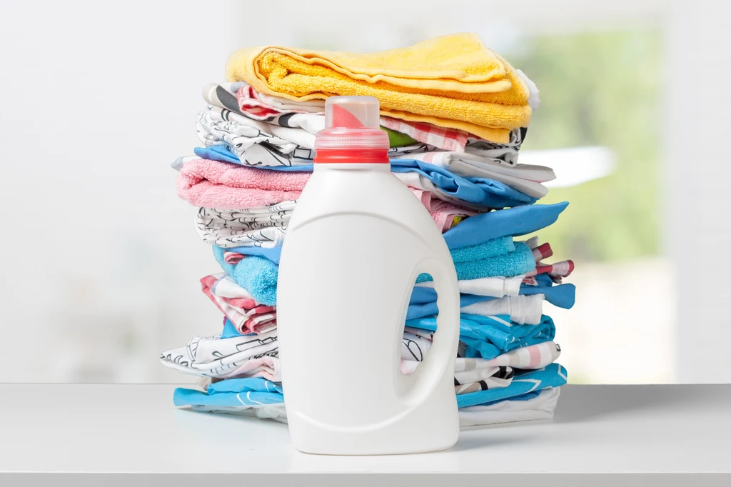 Soda oczyszczona i ocet świetnie zastąpią drogie detergenty do prania
