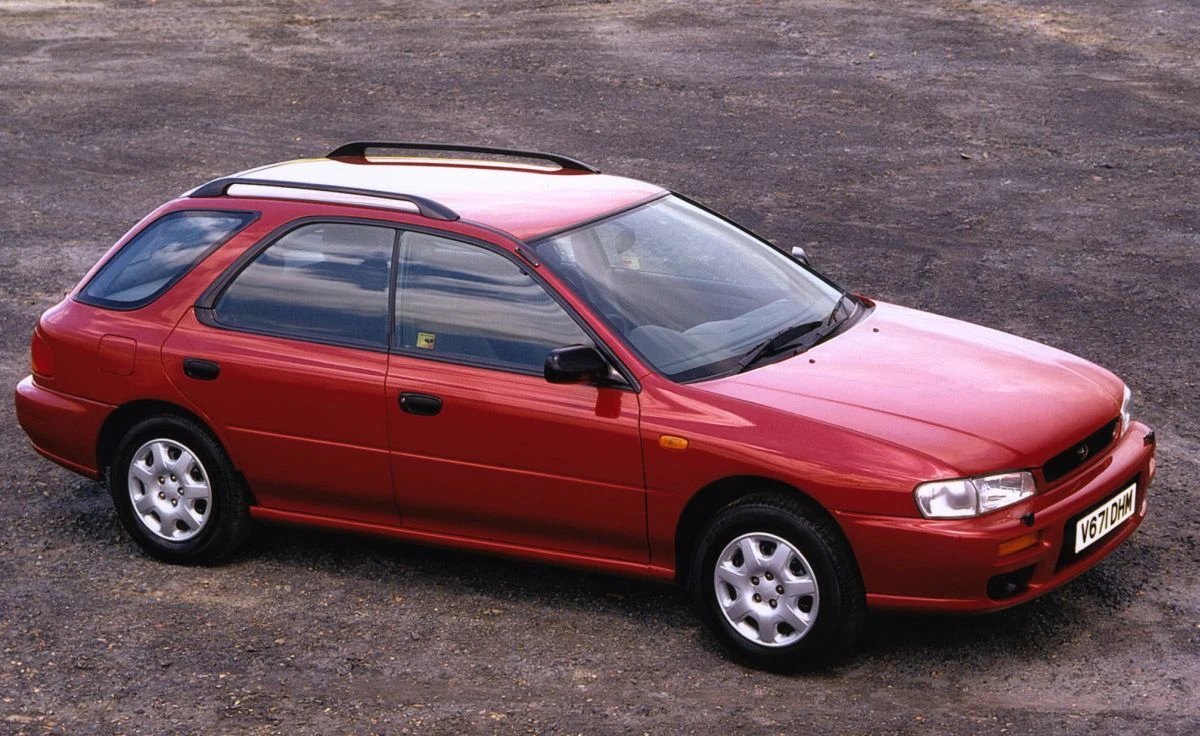 Subaru Impreza - pierwsza gerneracja oznaczona symbolem GC zaprezentowana została pod koniec 1992 roku. 1993 rok był pierwszym pełnym rokiem sprzedaży tego modelu, który na dobre zapisał się w historii sportów motorowych.