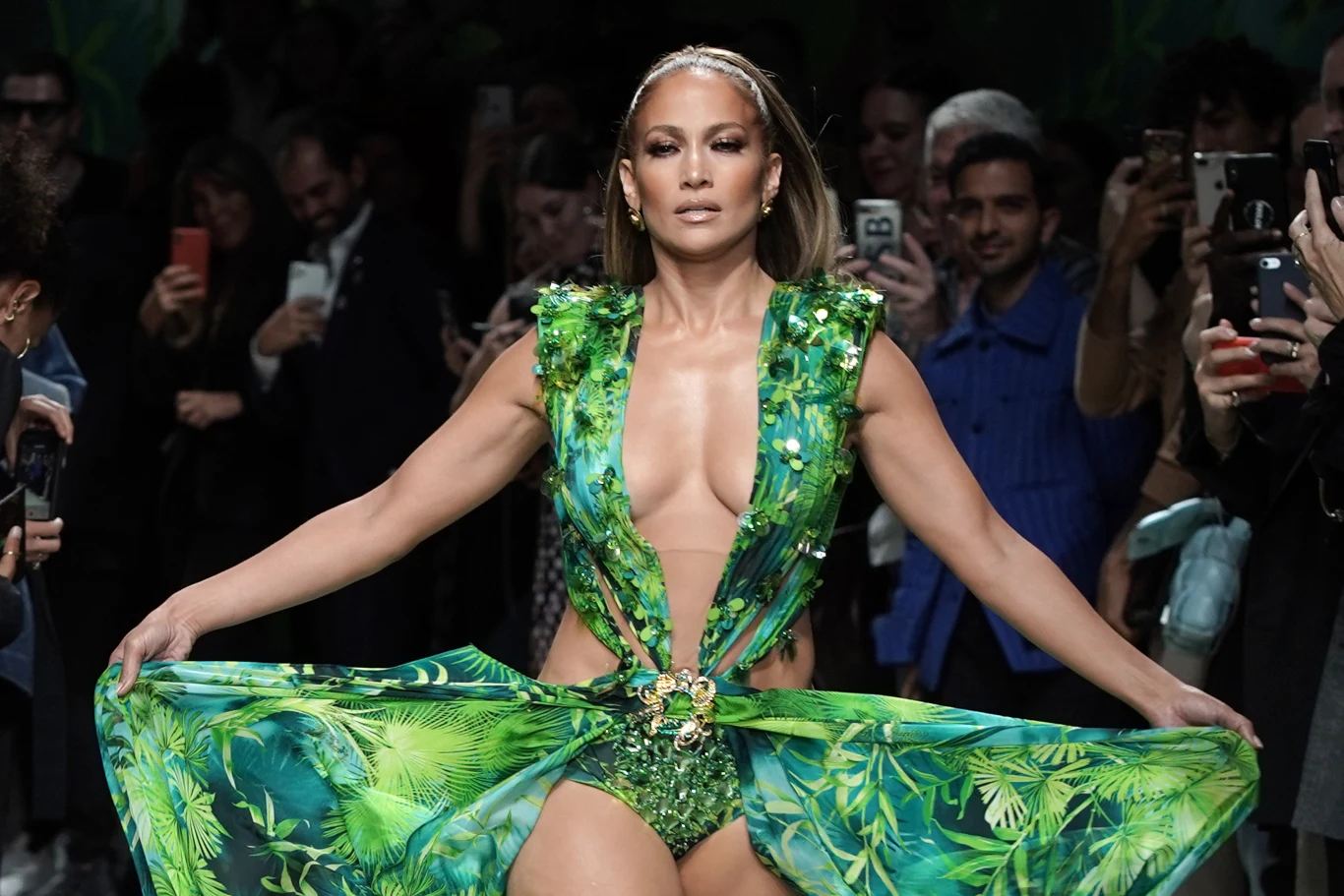 Jennifer Lopez na Versace Show podczas Milan Fashion Week Spring/Summer 2020 Jennifer Lopez na Versace Show podczas Milan Fashion Week Spring/Summer 2020