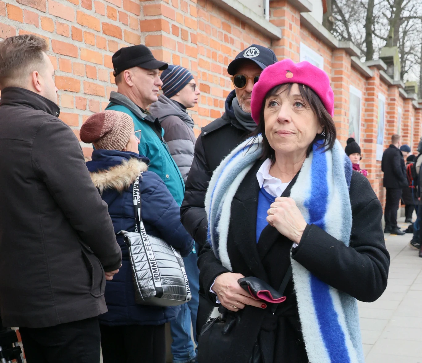 Hanna Śleszyńska na pogrzebie Emiliana Kamińskiego.