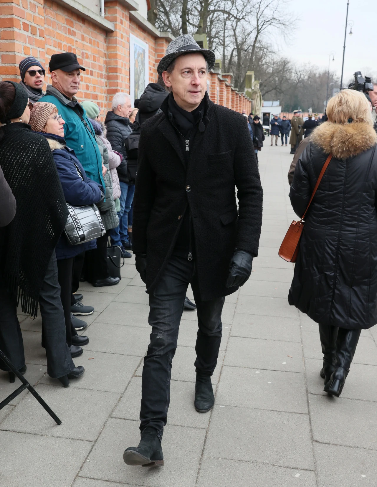 Maciej Miecznikowski na pogrzebie Emiliana Kamińskiego.