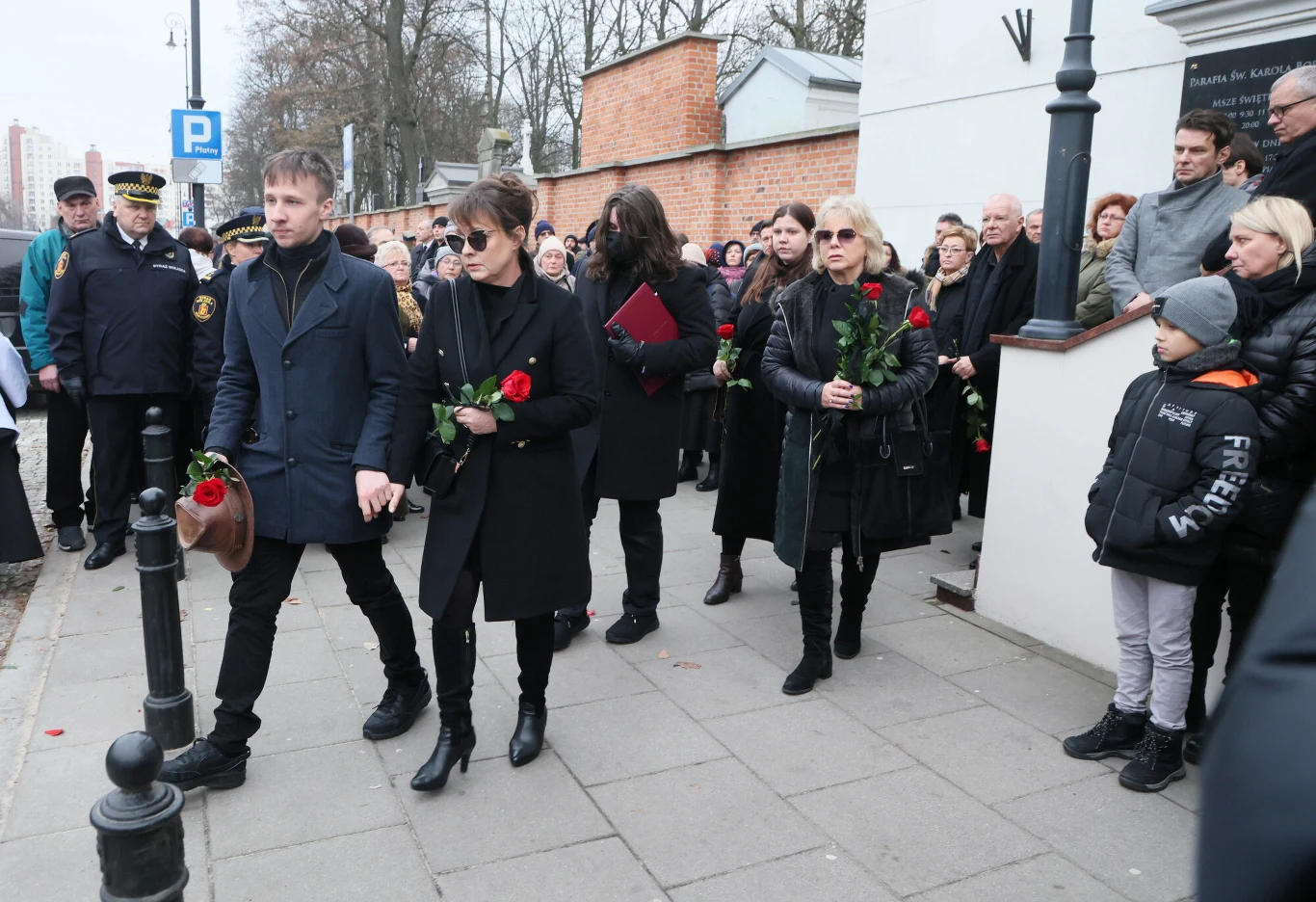 Kajetan Kamiński i Justyna Sieńczyłło na pogrzebie Emiliana Kamińskiego