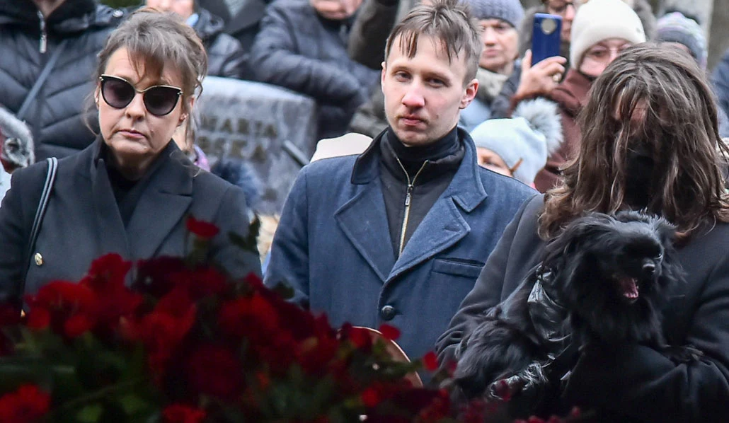 Justyna Sieńczyłło i Kajetan Kamiński na pogrzebie Emiliana Kamińskiego