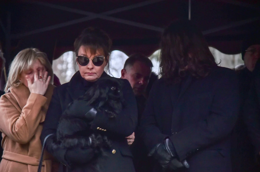 Pogrzeb Emiliana Kamińskiego. Justyna Sieńczyłło przyszła z psem Pogrzeb Emiliana Kamińskiego. Justyna Sieńczyłło przyszła z psem