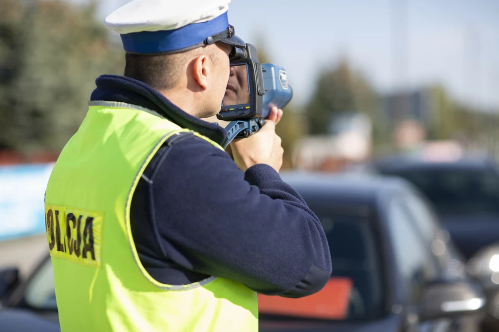 Czy za przekroczenie prędkości o 51 km/h poza miastem można stracić prawo jazdy?