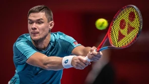 Kamil Majchrzak podczas meczu z Nickiem Kyrgiosem w Tokio. Próbka pobrana podczas tego turnieju dała wynik pozytywny