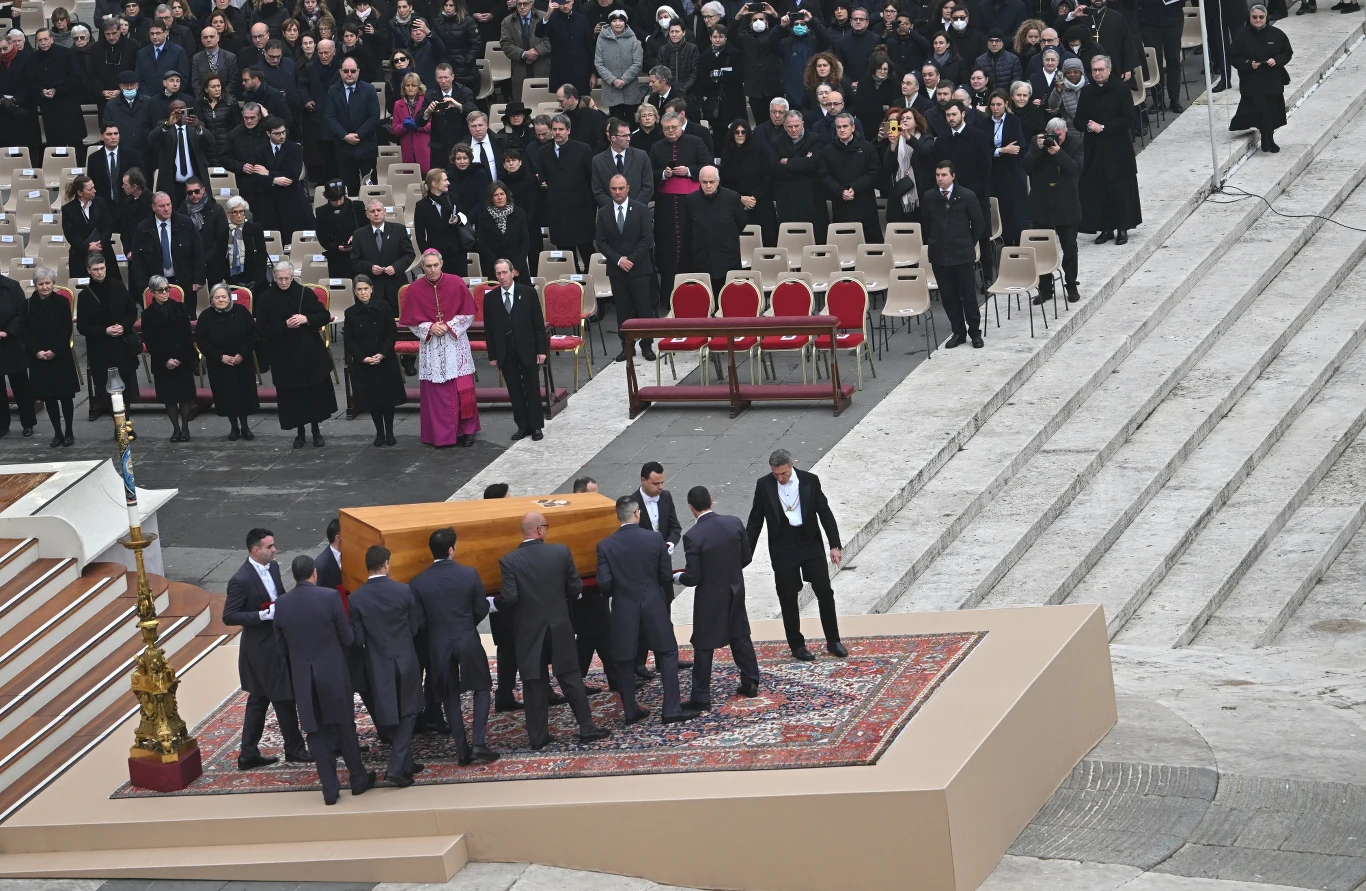 Uroczystości pogrzebowe w Watykanie.