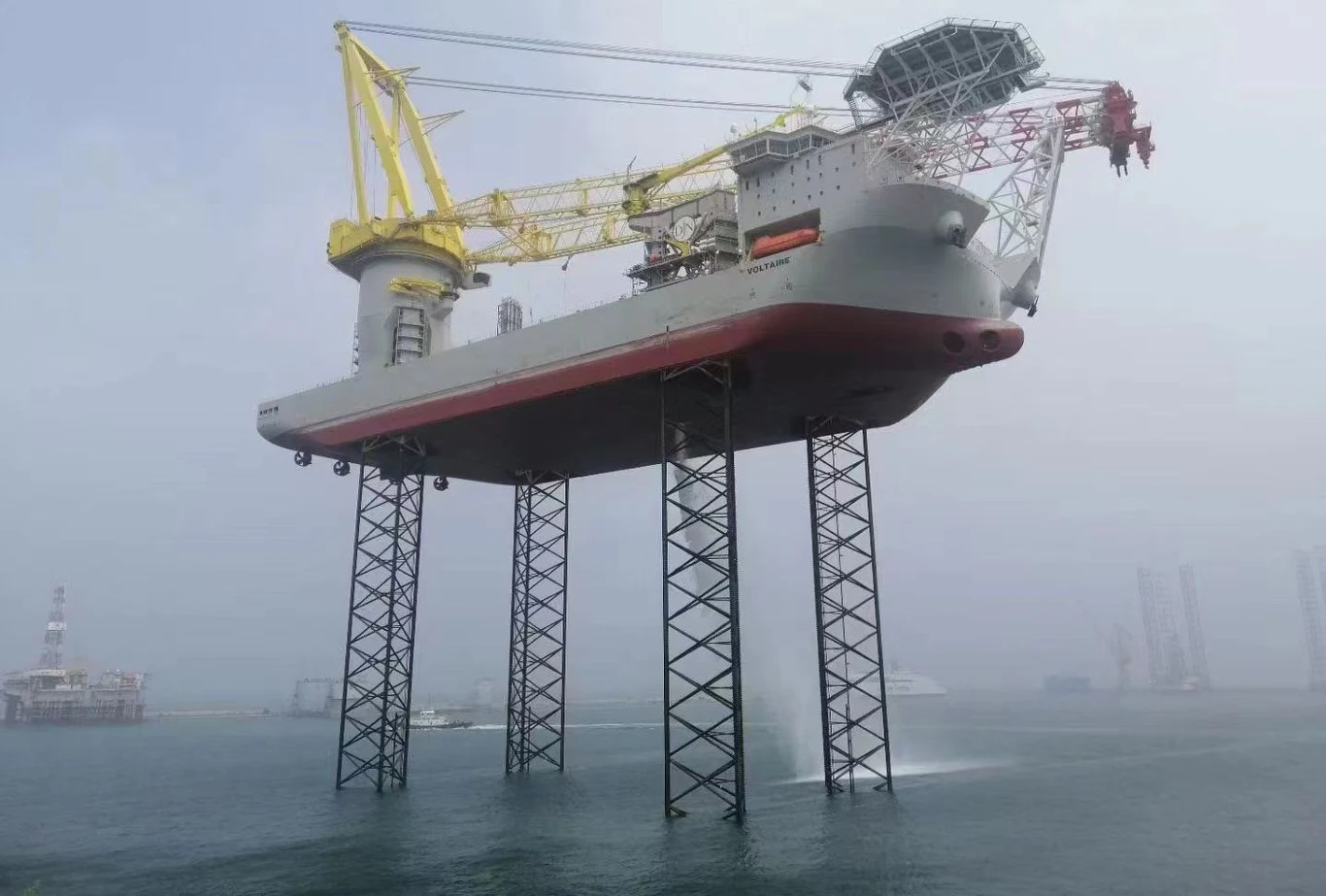 Ten statek jest wyższy od Wieży Eiffela. Zbuduje ogromną farmę na morzu Ten statek jest wyższy od Wieży Eiffela. Zbuduje ogromną farmę na morzu