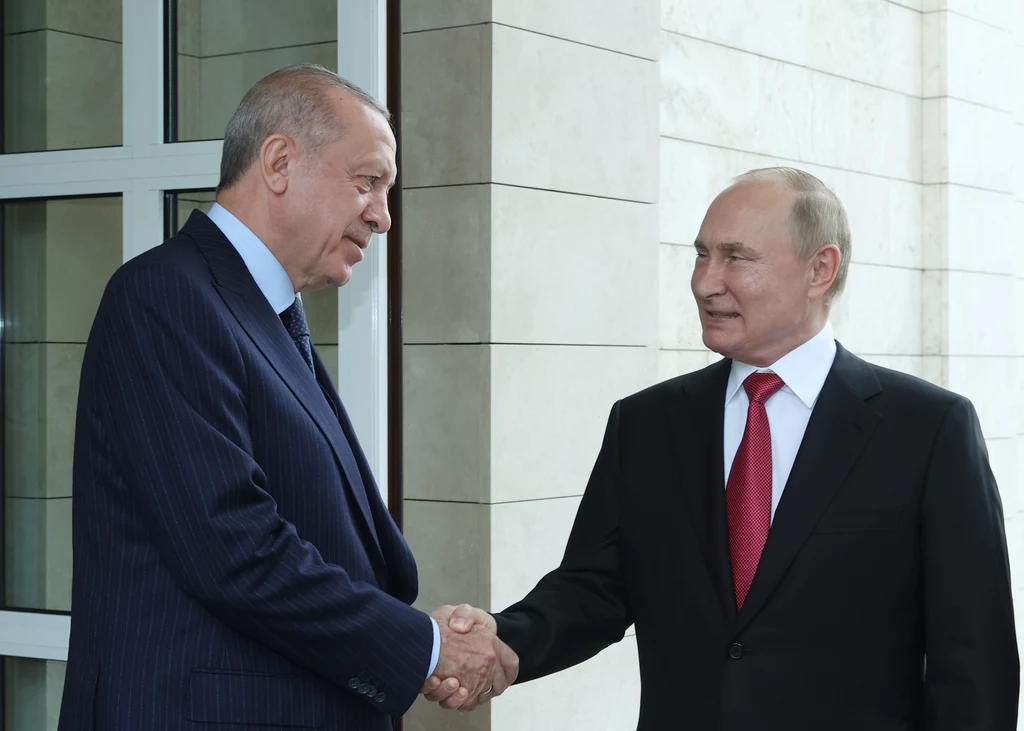 Erdogan i Putin podczas spotkania w Soczi w 2021 roku Erdogan i Putin podczas spotkania w Soczi w 2021 roku