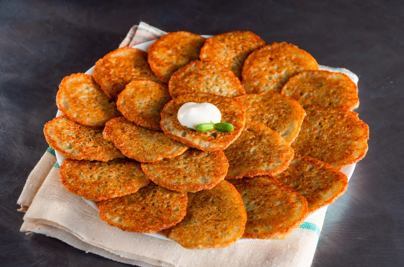 Chrupiące placki ziemniaczane zjesz ze smakiem na co dzień i od święta