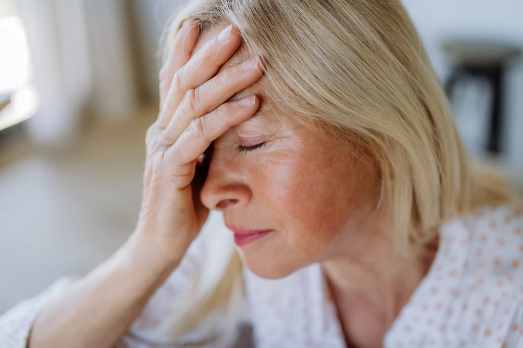 Zaniki pamięci, gubienie słów, mylenie faktów? To nie zawsze jest Alzheimer, czasem to "covidowa" mgła mózgowa