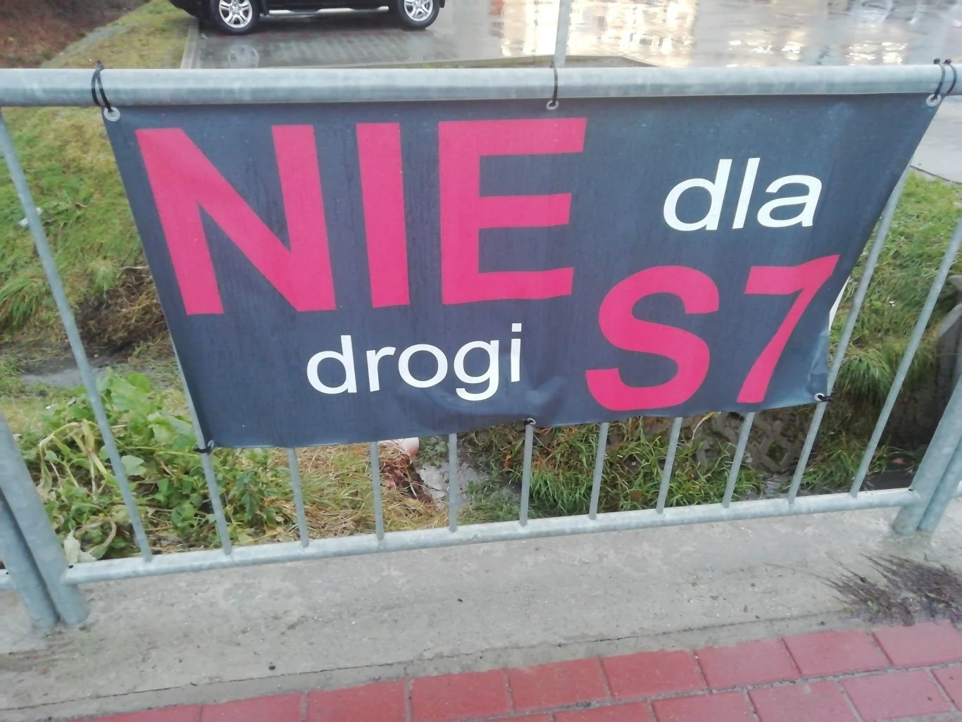 Protesty mieszkańców w gminie Siepraw. Boją się o "przecięcie gminy na pół"