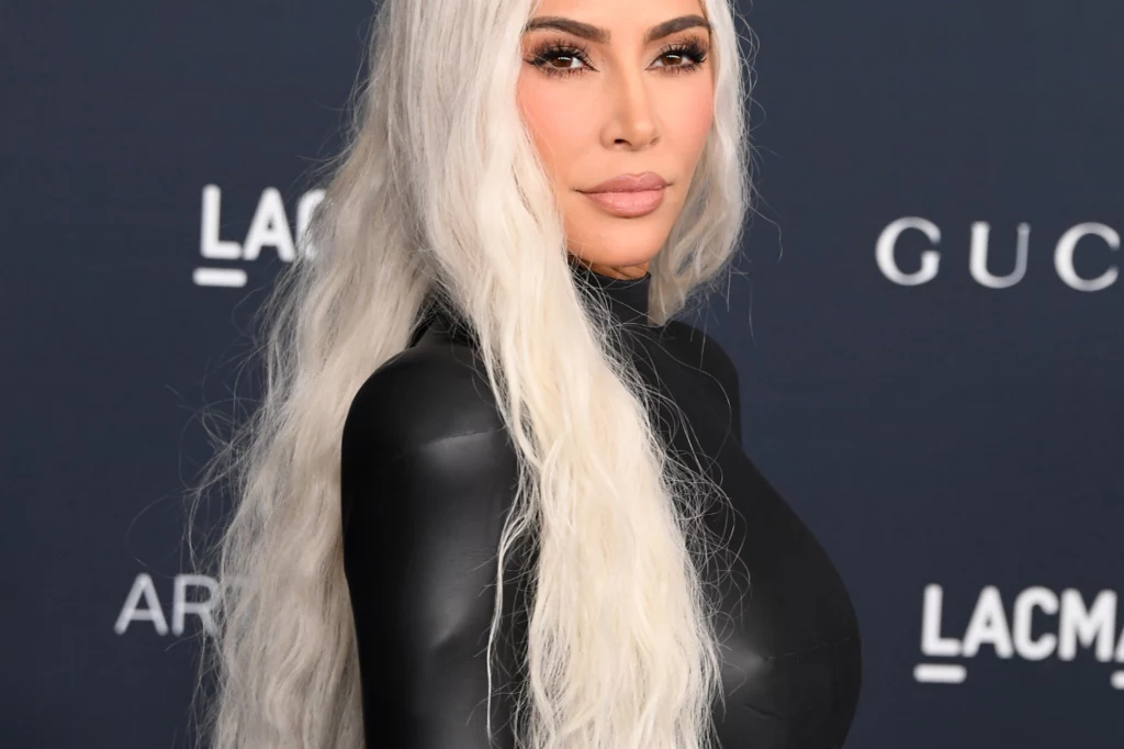 Kim Kardashian pokochała platynowy blond