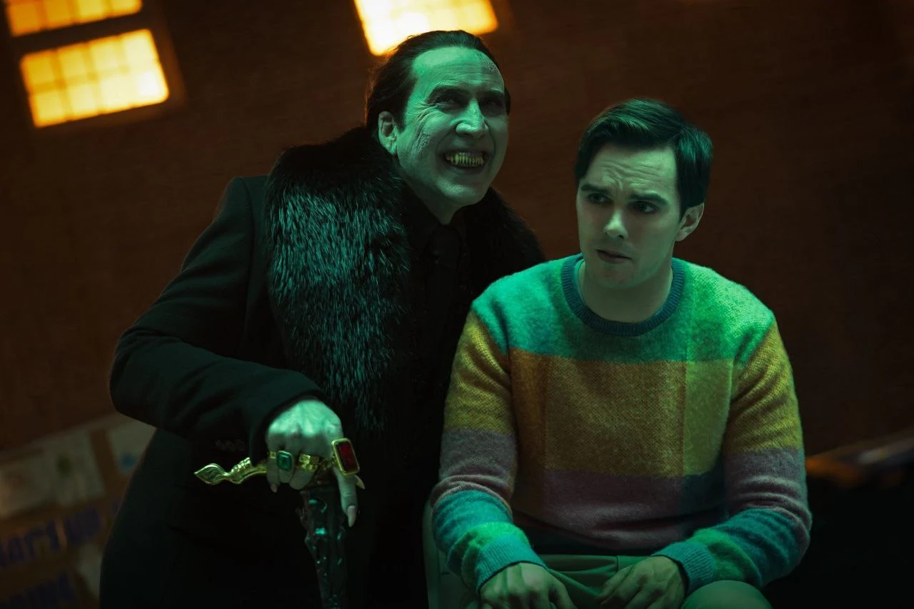 Nicolas Cage i Nicolas Hoult w filmie "Renfield" Nicolas Cage i Nicolas Hoult w filmie "Renfield"