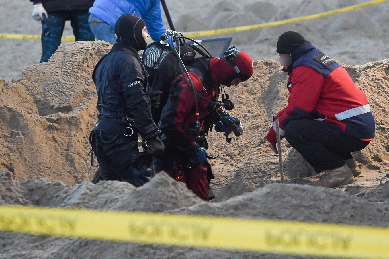 Czynności śledcze przy siedzibie budynku dawnej Zatoki Sztuki w Sopocie Czynności śledcze przy siedzibie budynku dawnej Zatoki Sztuki w Sopocie