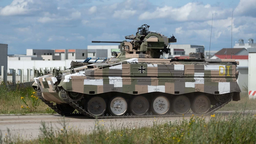 Marder 1 może pełnić w Ukrainie dokładnie taką samą rolę jak Bradley, służąc do zwalczania piechoty, lekko opancerzonych pojazdów, czołgów czy transportowania wojsk i koordynowania operacji na polu bitwy