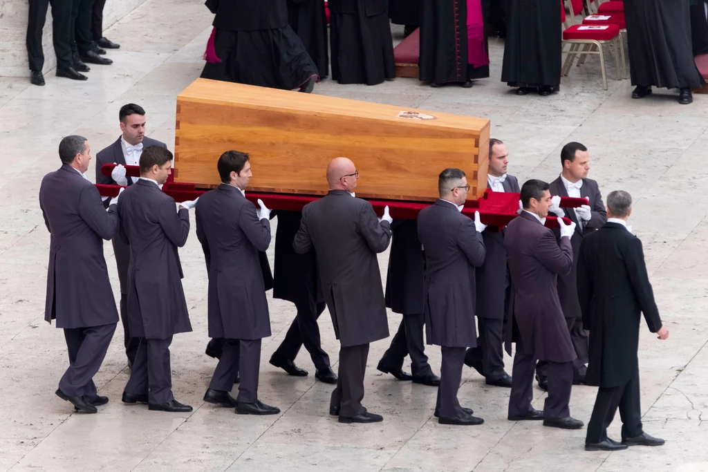 Niemiecki biskup odniósł się do ewentualnej kanonizacji Benedykta XVI Niemiecki biskup odniósł się do ewentualnej kanonizacji Benedykta XVI