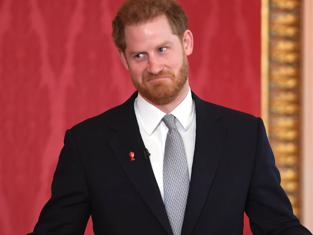 Książę Harry opisał moment utraty dziewictwa: "Traktowała mnie jak młodego ogiera"