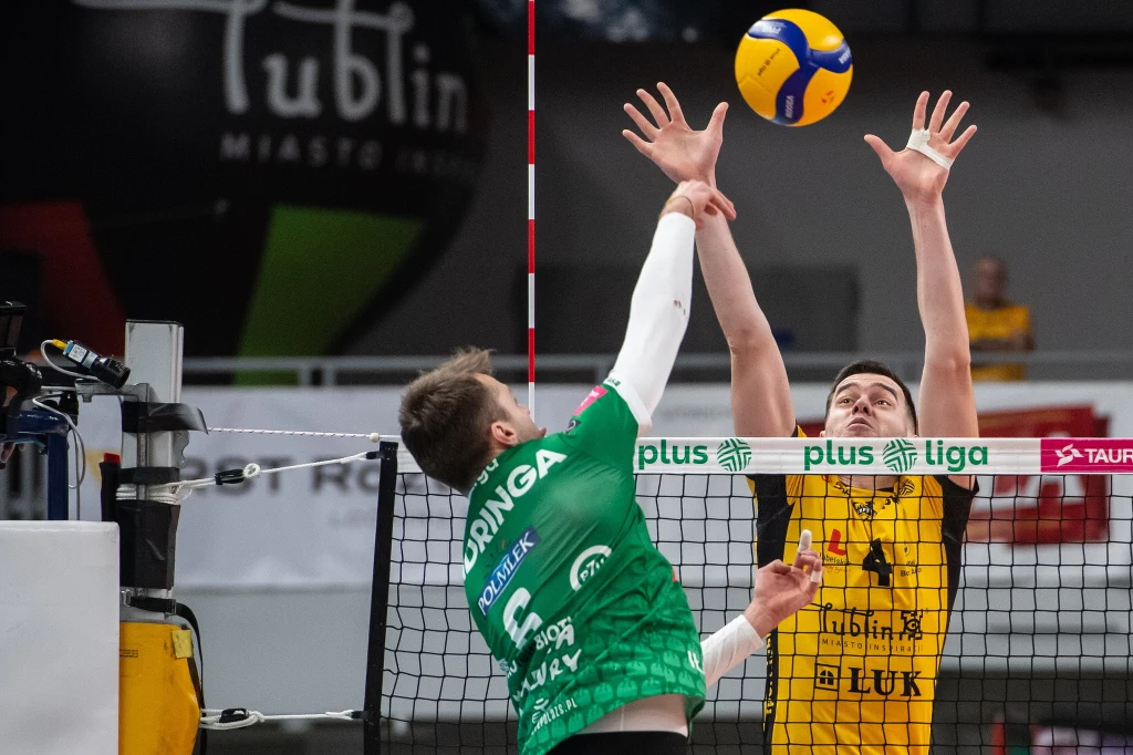 Atakuje Robbert Andringa, blokuje Marcin Komenda Atakuje Robbert Andringa, blokuje Marcin Komenda