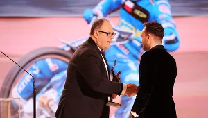 Przegrał z dziewczyną. O to mają do niego pretensje