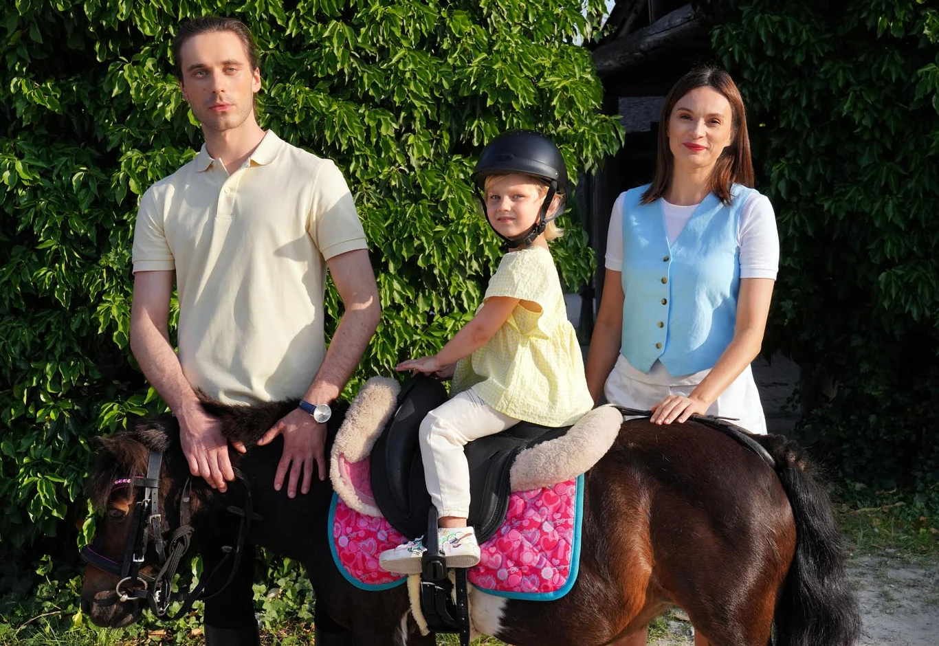 Małgorzata będzie w siódmym niebie, gdy usłyszy, że Natalia postanowiła przyjąć ofertę Rawicza i umówiła się z milionerem na kolejne spotkanie oraz lekcję jazdy konnej Małgorzata będzie w siódmym niebie, gdy usłyszy, że Natalia postanowiła przyjąć ofertę Rawicza i umówiła się z milionerem na kolejne spotkanie oraz lekcję jazdy konnej