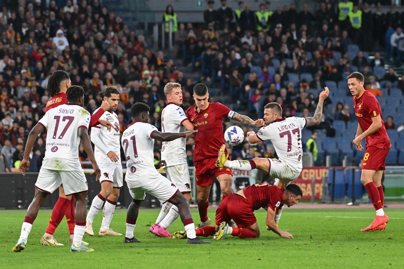Karol Linetty w meczu Torino FC z AS Roma