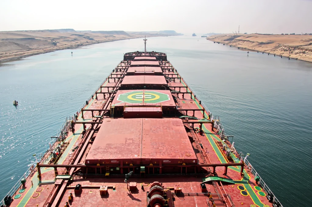 Statek utknął na mieliźnie w Kanale Sueskim. Problem jednak zażegnano. Zdjęcie ilustracyjne