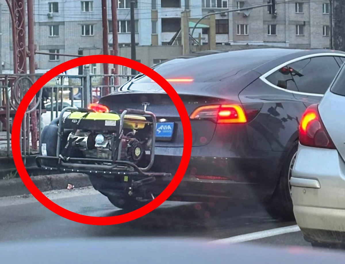 Tesla z doczepionym agregatem / Twitter Igor Sushko / @igorsushko Tesla z doczepionym agregatem / Twitter Igor Sushko / @igorsushko