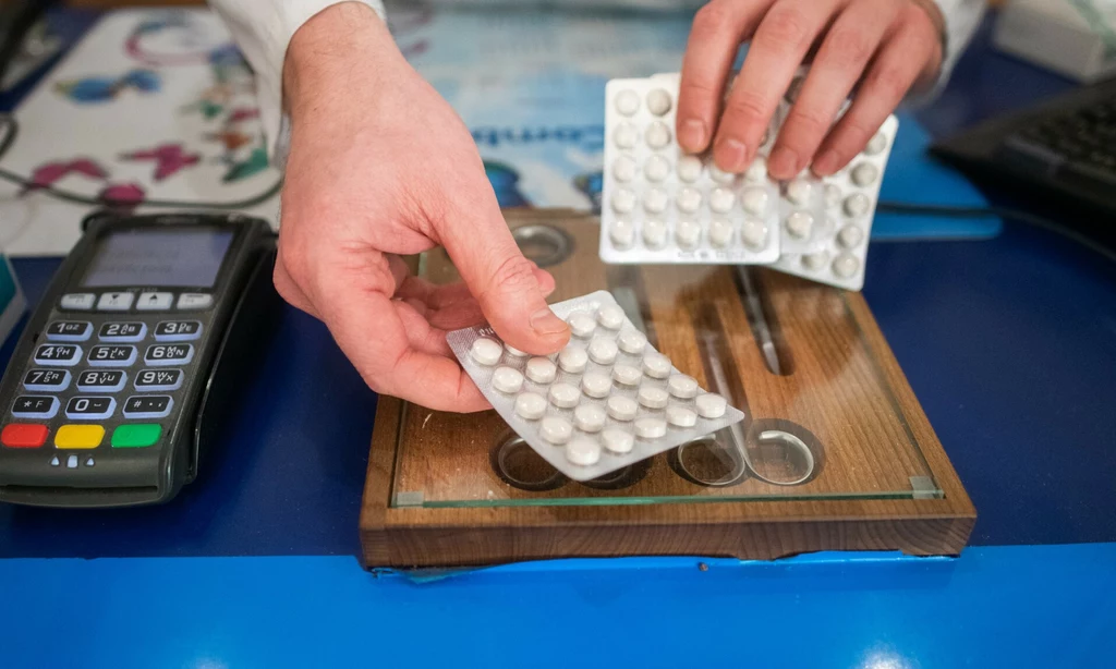 Farmaceuta nie wyda nam leku, którego nie ma na stanie. Powinien jednak wyjaśnić, co zrobić, gdy w aptece nie ma leku