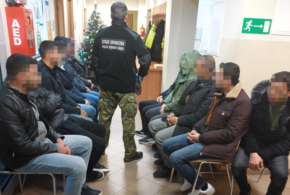 Pasażerowie Forda S-Maxa na 3 miesiące trafią do Strzeżonych Ośrodków dla Cudzoziemców.