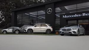 Pasjonat modelarstwa stworzył salon Mercedesa w skali 1:18.